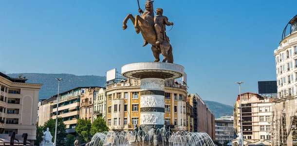 Makedonya Meydanı'nda kahve için