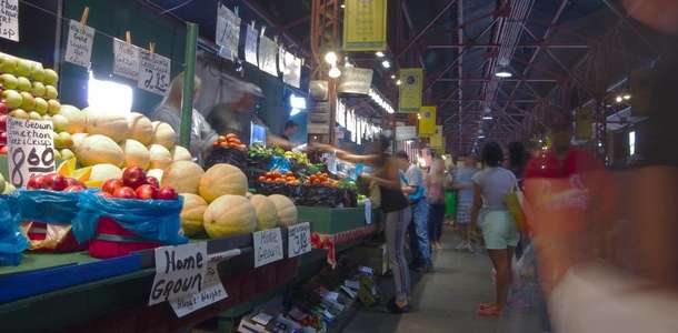 Soulard Pazarı’ndan alışveriş yapın 