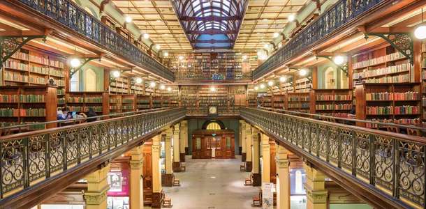 Güney Avustralya Eyalet Kütüphanesi’nde kitapları inceleyin 