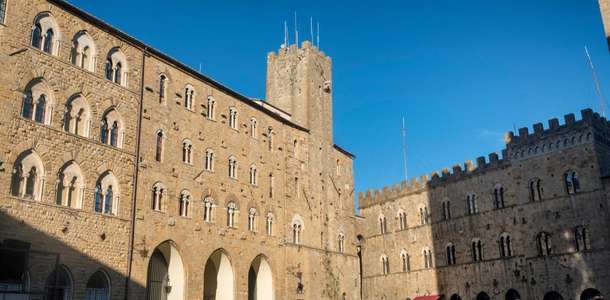 Şövalyeler Meydanı’nda turlayın  