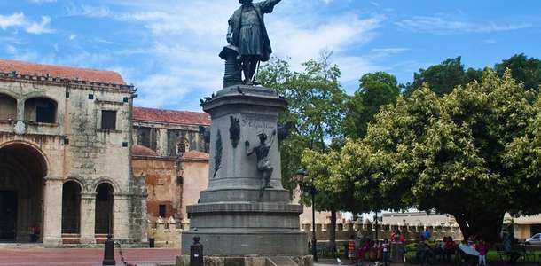 Colon Meydanı’nda uzun bir soluk alın