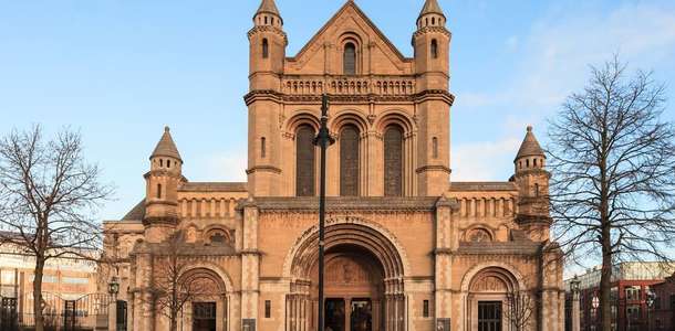 St. Anne’s Katedrali’ni ziyaret edin