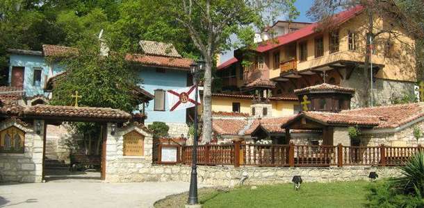 St. Constantin ve Helena Manastırı