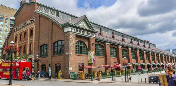 St. Lawrence Market’de farklı tatları dene