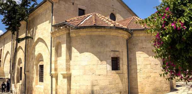 Hristiyanlar için önemli bir mabet olan St. Paul Kilisesi’ni gezin, St. Paul kuyusunun yaz kış hiç kurumayan buz gibi suyundan için
