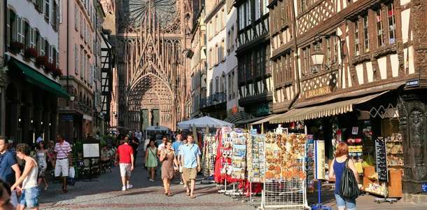 Strazburg caddelerinde alışveriş yapın