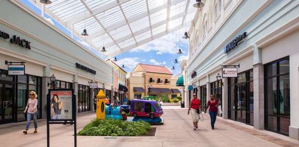 Tanger Outlets’te alışveriş yapın