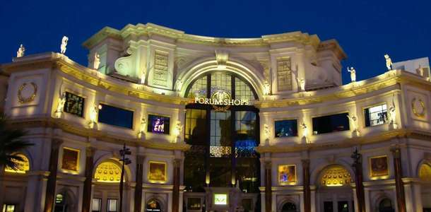 The Forum Shops at Cesars’da mağazaları gezin