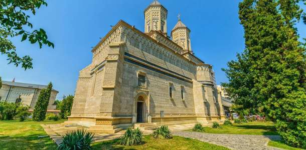 Three Holy Hierarchs Manastırı ve Gotik Oda’yı görün