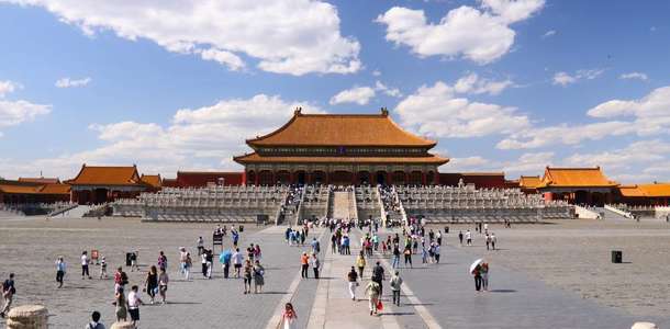 Tiananmen Meydanı’nda dolaşın 