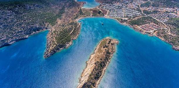 Akçakıl Koyu ve Tisan Koyu’nda denize girin, güneşlenin, kamp yapın