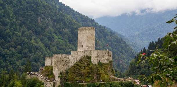 Trabzon Kalesi’nin burçlarına çıkıp şehri izleyin