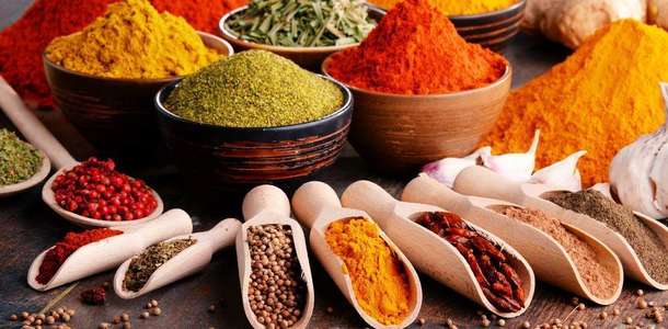 Baharat ve altın alışverişine çıkın  