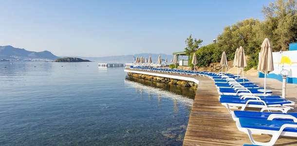 Turgutreis sahillerinden Ege’nin mavi sularına dalın  