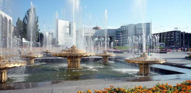 Ala-Too (Aladağ Meydanı)