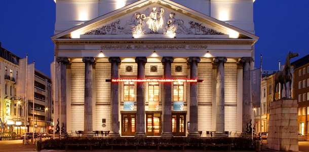 Tiyatro Binası: