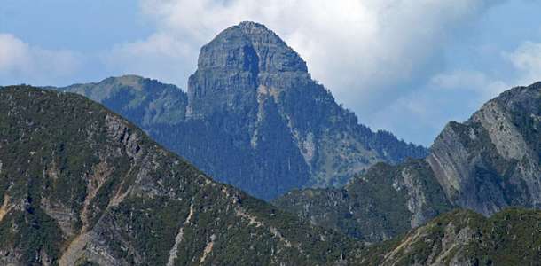Juewei Dağı
