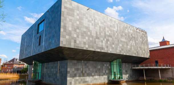 Van Abbemuseum’da modern sanat eserlerini inceleyin 