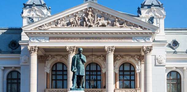 Vasile Alecsandri Ulusal Tiyatrosu'nda bir oyun izleyin