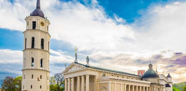 Katedral Meydanı ve Vilnius Katedrali’ne gidin