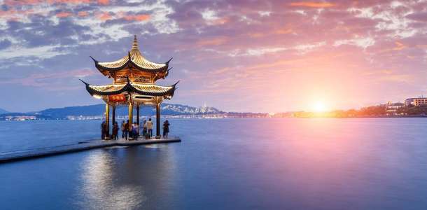 West Lake’de gün batımını izleyin