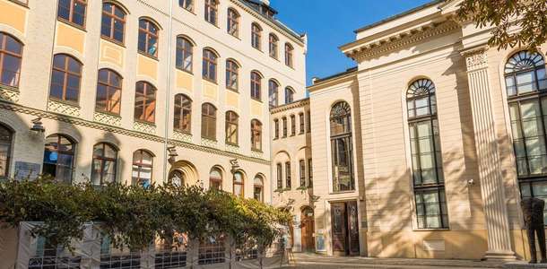 Beyaz Leylek Sinagoğu'nu ziyaret edin