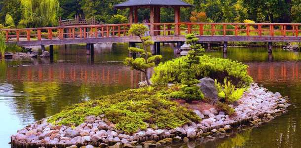 Şehir kalabalığından uzaklaşıp Japon Bahçesi'nde vakit geçirin