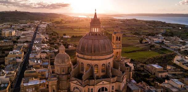 Gozo’nun en büyük kilisesi Xewkija’yı ziyaret edin