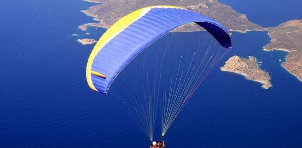 Yamaç paraşütü yaparak adrenalin dolu anlar yaşayın 