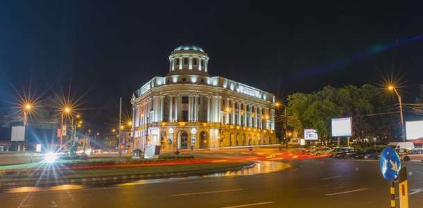 Dünyanın en güzel kütüphanelerinden birinde vakit geçirin