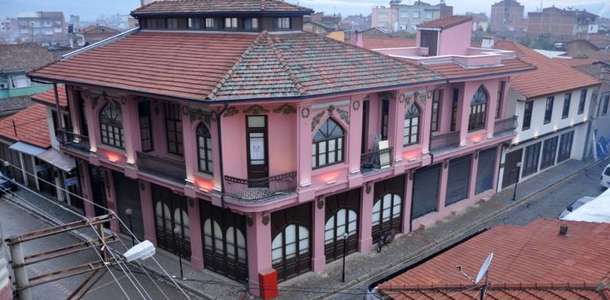 Yıldız Kent Arşivi ve Müzesi’ni de görün 