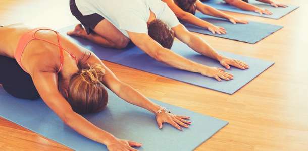 Yoga eğitimlerine katılın