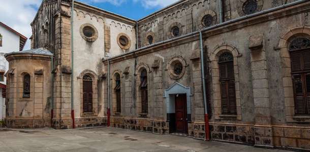 St. Joseph Roma Katolik Kilisesi’ni görün 