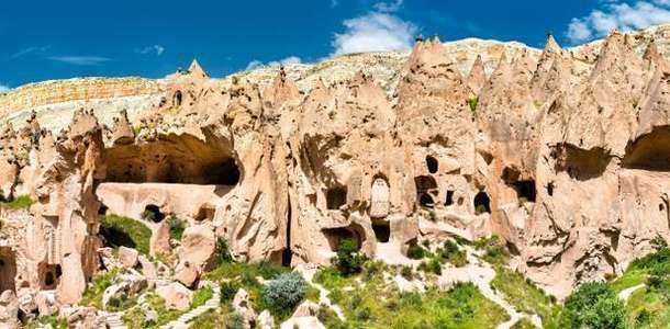 Zelve’nin eski manastırlarını görün