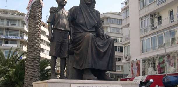 Zübeyde Hanım Anıtı’nı görün  